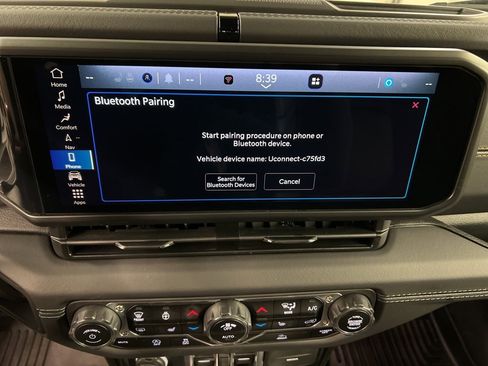 Used 2025 Jeep Wrangler Sahara image 10