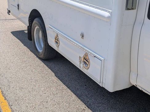 Used 2008 Chevrolet Express 3500 image 23