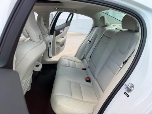 Used 2021 Volvo S60 T5 Momentum FWD image 20
