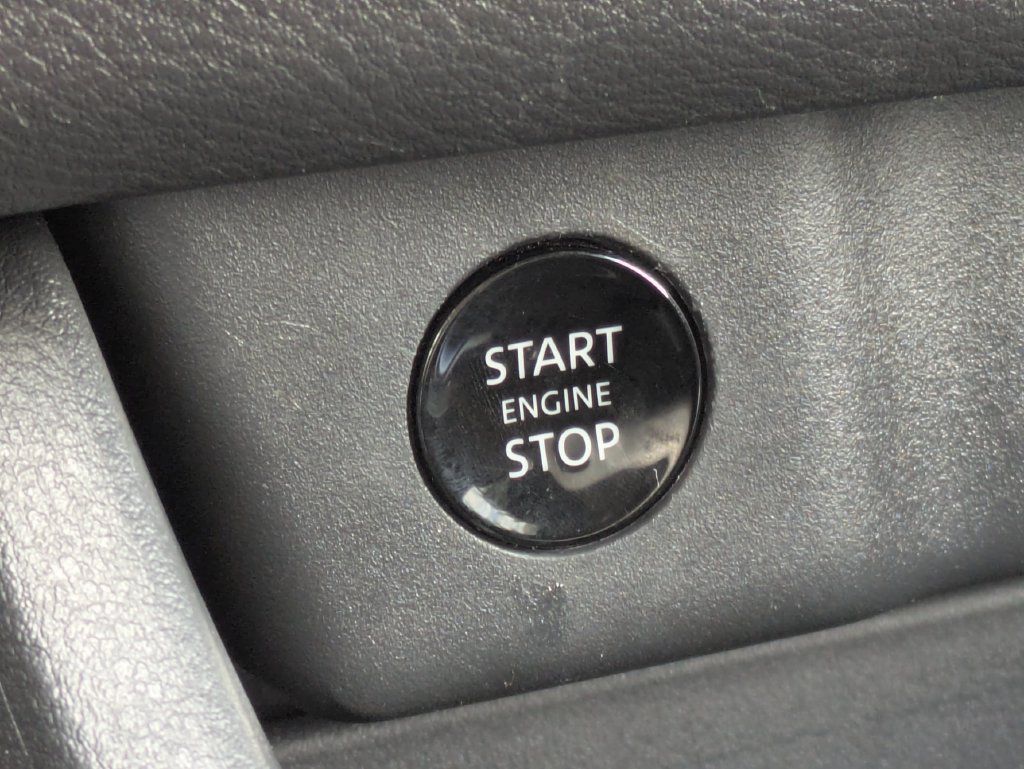 Used 2025 Nissan Rogue SV FWD image 25