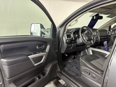 Used 2017 Nissan Titan SV image 13