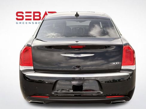 Used 2020 Chrysler 300 Touring w/ Driver Convenience Group RWD image 13