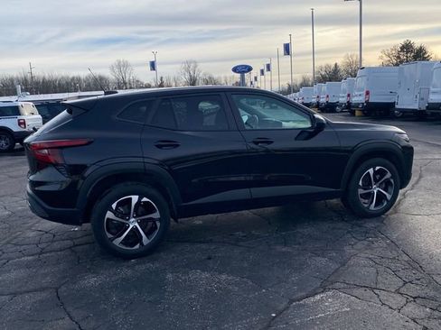 Used 2024 Chevrolet Trax RS image 11