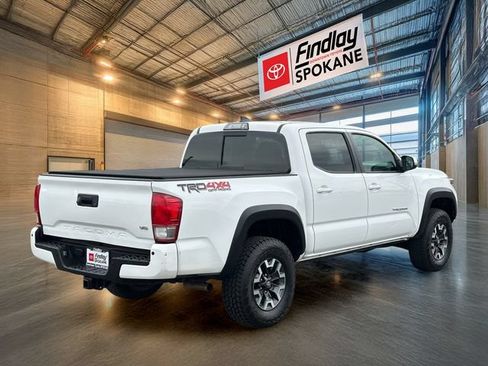 Certified 2017 Toyota Tacoma TRD Off-Road w/ Premium & Technology Package AWD/4WD image 5
