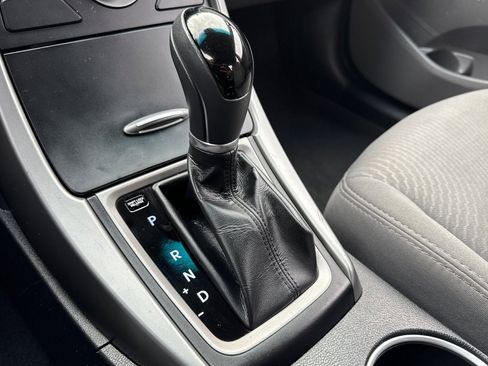 Used 2016 Hyundai Elantra SE image 23