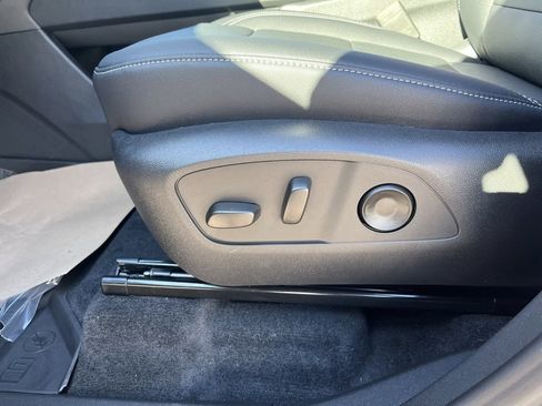 New 2026 Chevrolet Traverse LT image 12