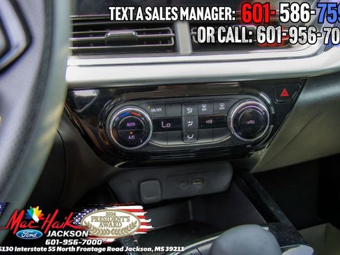 Used 2025 Chevrolet Trax LT FWD image 15