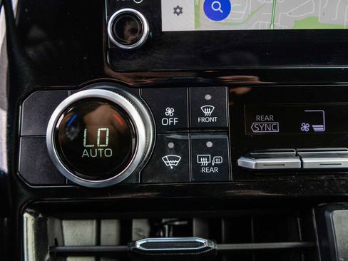 Certified 2024 Toyota Highlander LE image 33