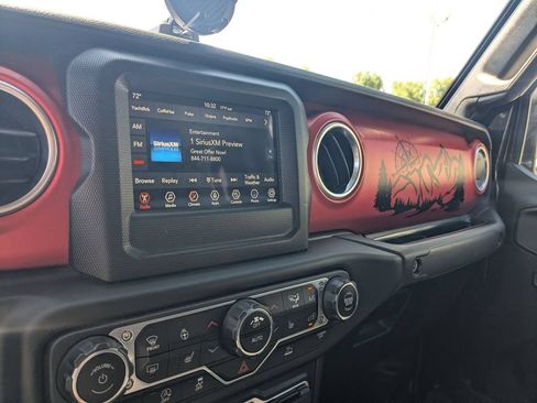 Used 2021 Jeep Gladiator Rubicon w/ Cold Weather Group AWD/4WD image 23