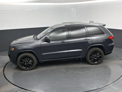 Used 2018 Jeep Grand Cherokee Altitude AWD/4WD image 14