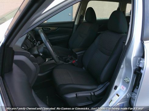 Used 2019 Nissan Rogue S image 17