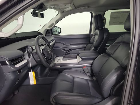New 2027 Lincoln Navigator Premiere RWD image 19