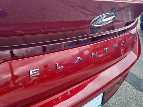 Used 2023 Hyundai Elantra SEL w/ Cargo Package FWD image 8