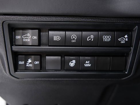 Used 2024 Toyota Tundra Platinum AWD/4WD image 33