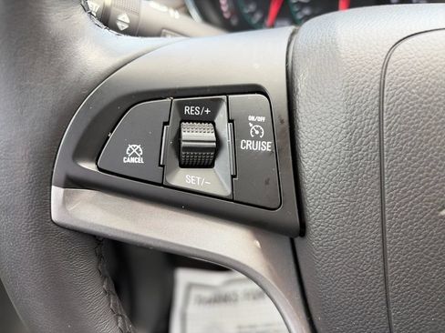 Used 2022 Chevrolet Trax LT w/ Midnight Edition AWD/4WD image 13