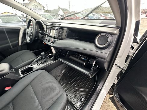 Used 2016 Toyota RAV4 LE image 6