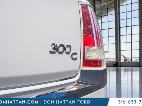 Used 2014 Chrysler 300 C RWD image 38