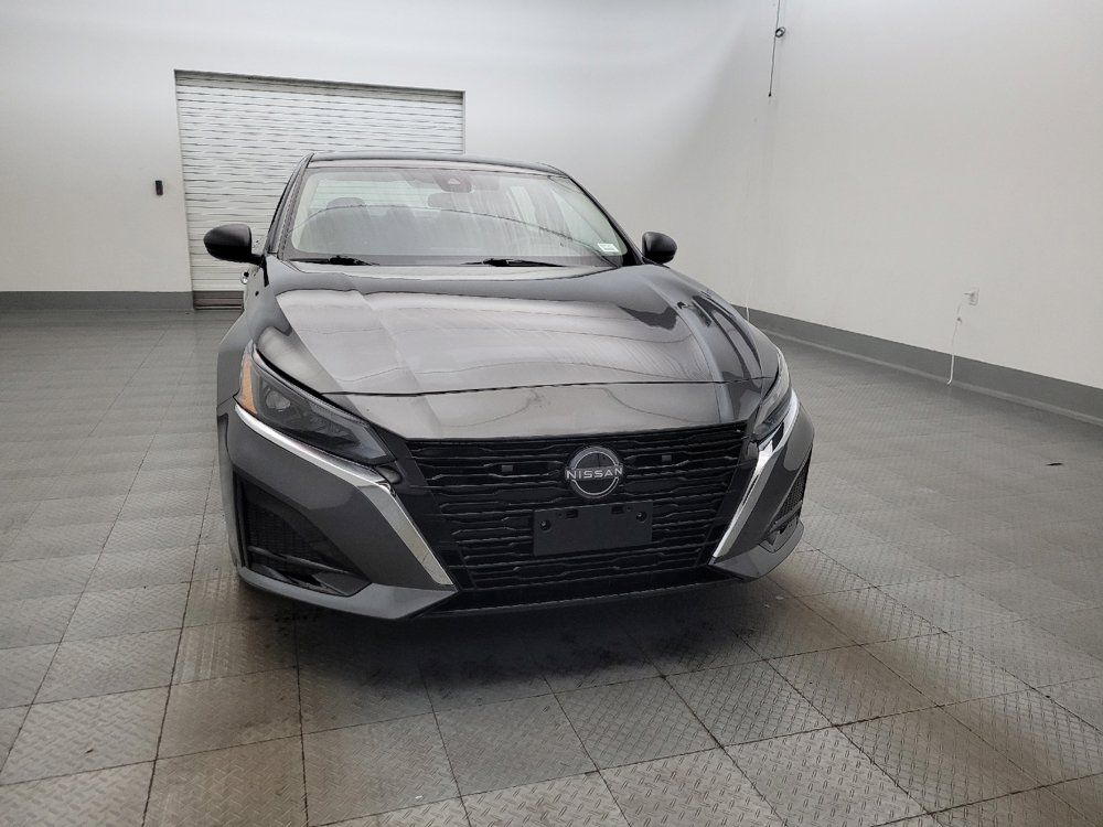 Used 2025 Nissan Altima 2.5 SV FWD image 14