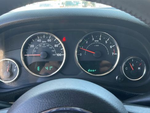 Used 2016 Jeep Wrangler Unlimited Sahara image 15