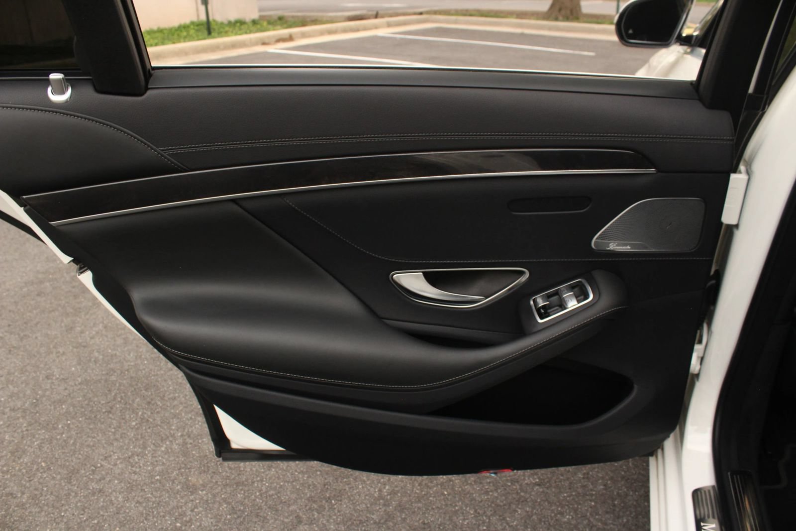 Used 2020 Mercedes-Benz S 560 Sedan w/ Premium Package image 21