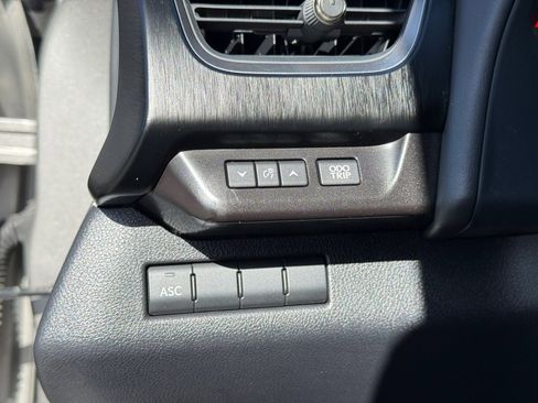 Used 2019 Lexus UX 200 image 22