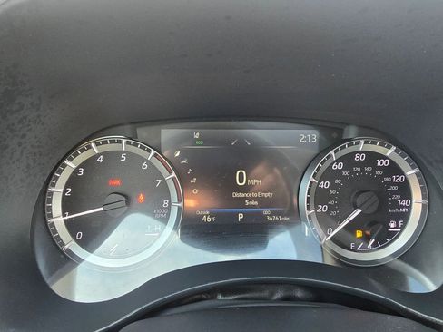 Used 2023 Toyota Highlander XLE AWD/4WD image 19