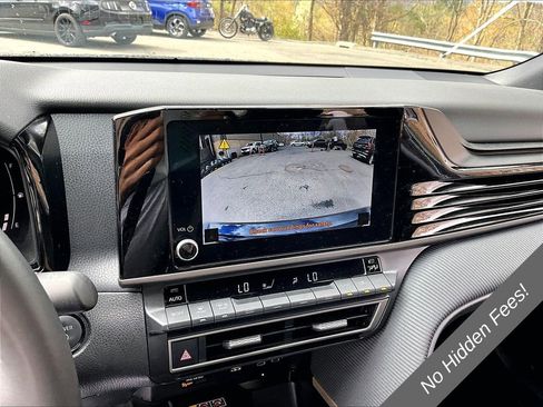 Used 2025 Toyota Camry SE FWD image 18
