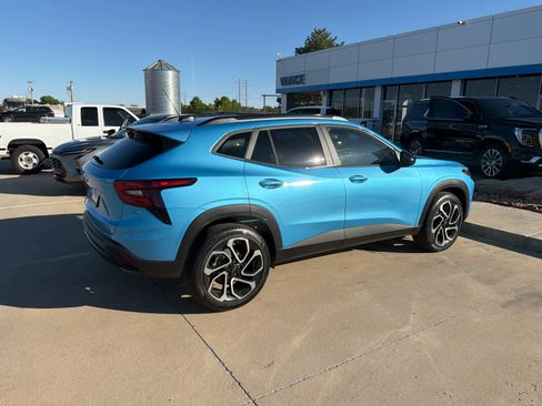 Used 2026 Chevrolet Trax RS w/ Sunroof Package FWD image 9