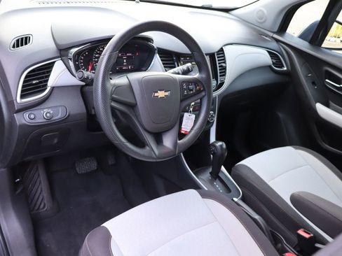 Used 2019 Chevrolet Trax LS FWD image 5