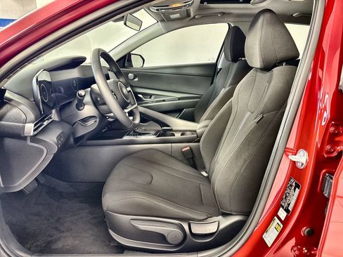 Certified 2025 Hyundai Elantra SEL FWD image 13