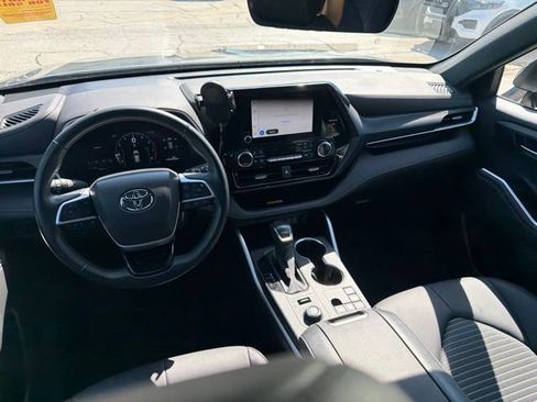 Used 2025 Toyota Highlander XSE AWD/4WD image 19