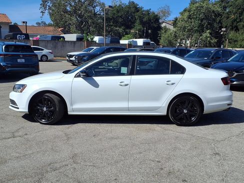 Used 2018 Volkswagen Jetta Sport FWD image 3