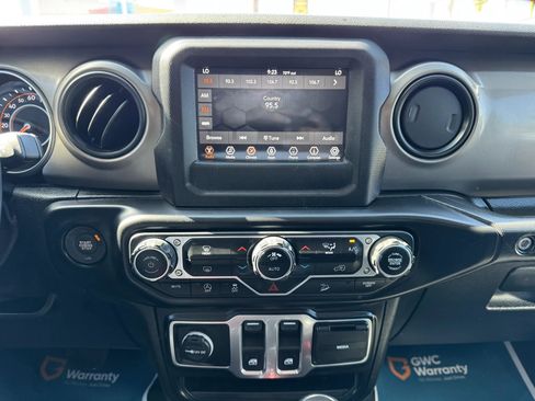 Used 2020 Jeep Wrangler Sport image 19