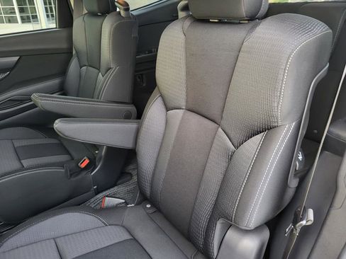 Used 2024 Subaru Ascent Premium w/ Convenience Package image 14
