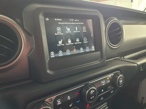 Used 2023 Jeep Wrangler Unlimited w/ Cold Weather Group AWD/4WD image 28