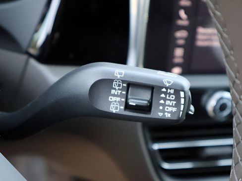 New 2025 Porsche Macan image 30