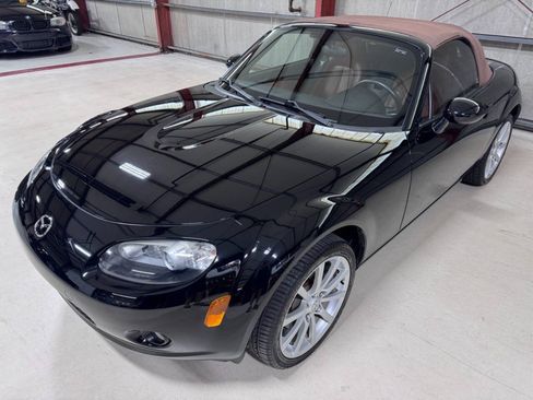Used 2006 MAZDA MX-5 Miata Grand Touring RWD image 23