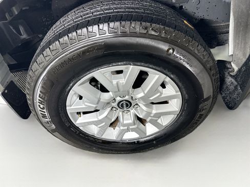 Used 2024 Nissan Frontier SV w/ SV Convenience Package image 11