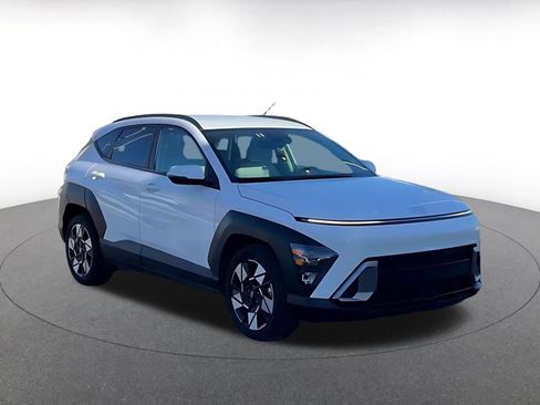 Used 2025 Hyundai Kona SEL image 3
