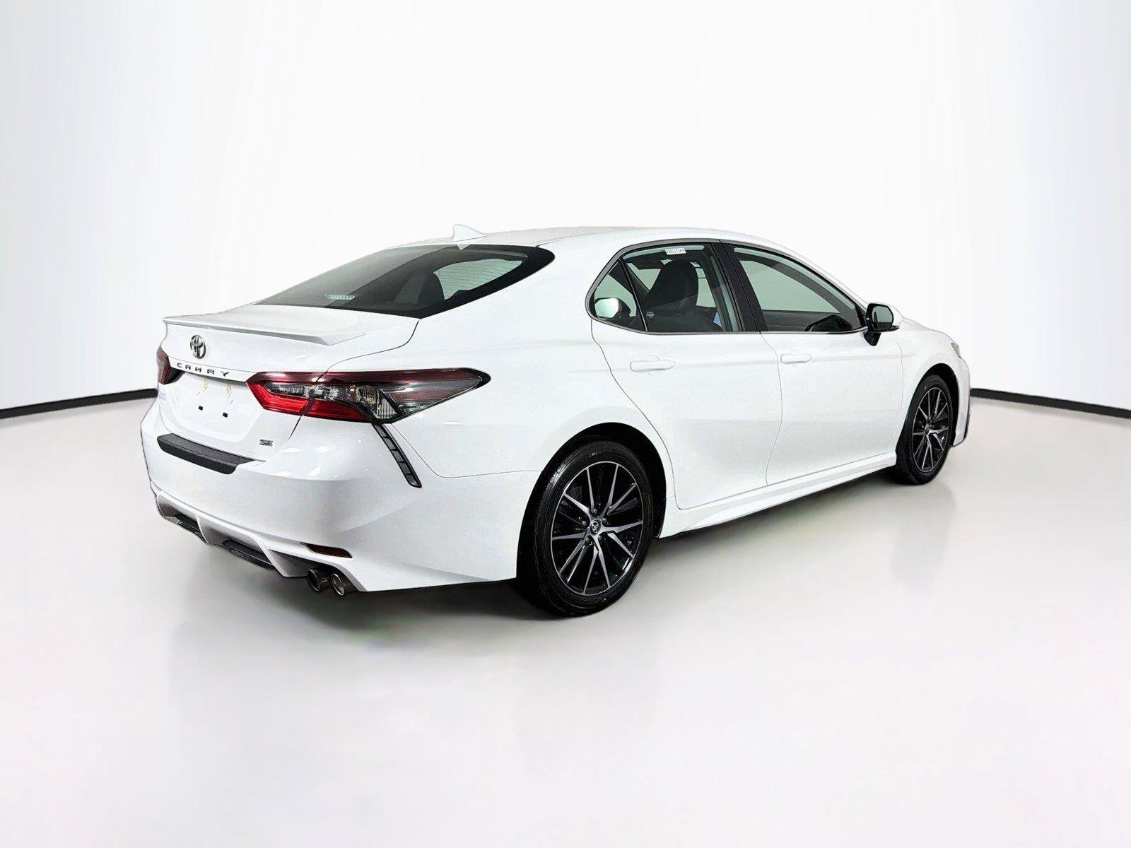 Used 2023 Toyota Camry SE FWD image 11