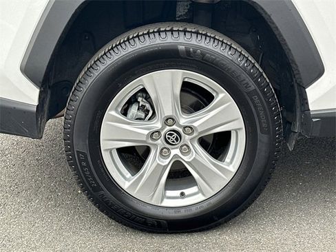 Certified 2020 Toyota RAV4 XLE w/ Convenience Package image 9