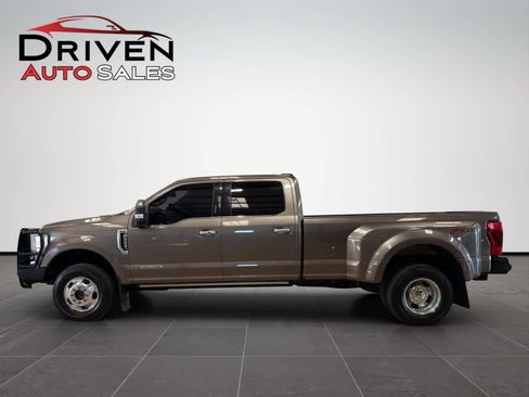 Used 2022 Ford F350 Limited image 2