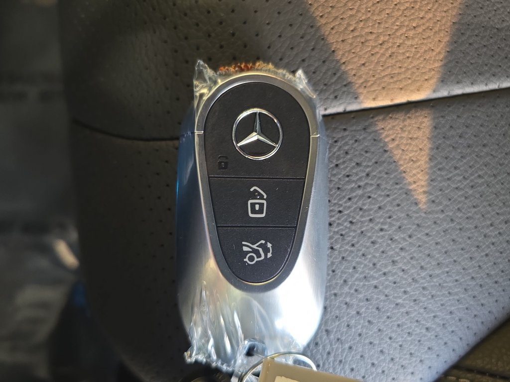 Certified 2026 Mercedes-Benz CLE 300 4MATIC Cabriolet image 38