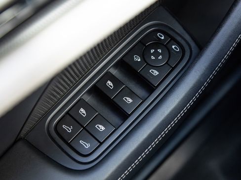 Certified 2025 Porsche Panamera 4 AWD/4WD image 19