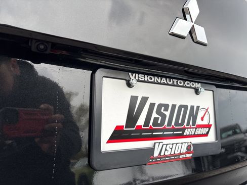 Used 2025 Mitsubishi Outlander AWD image 13