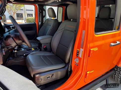 Used 2025 Jeep Gladiator Mojave image 14