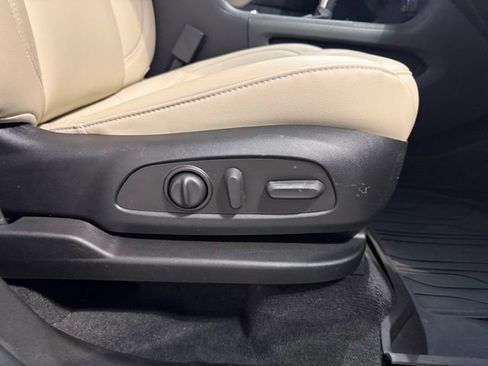 Certified 2023 Chevrolet Traverse LT w/ LT Premium Package image 31