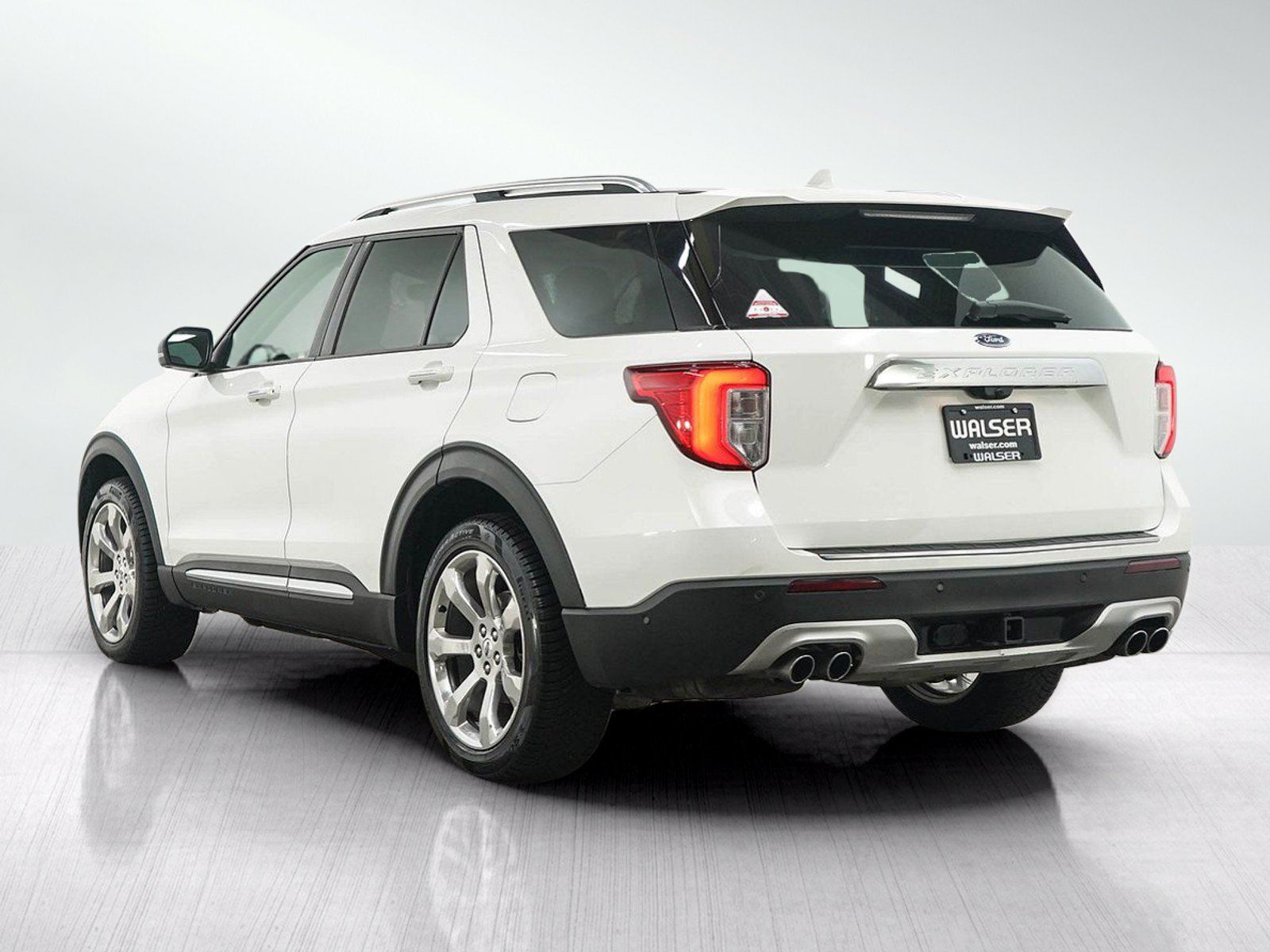 Used 2020 Ford Explorer Platinum w/ Premium Technology Package AWD/4WD image 3
