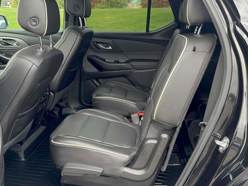 Used 2023 Chevrolet Traverse Premier image 12