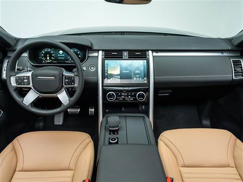 New 2026 Land Rover Discovery Limited Edition AWD/4WD image 19